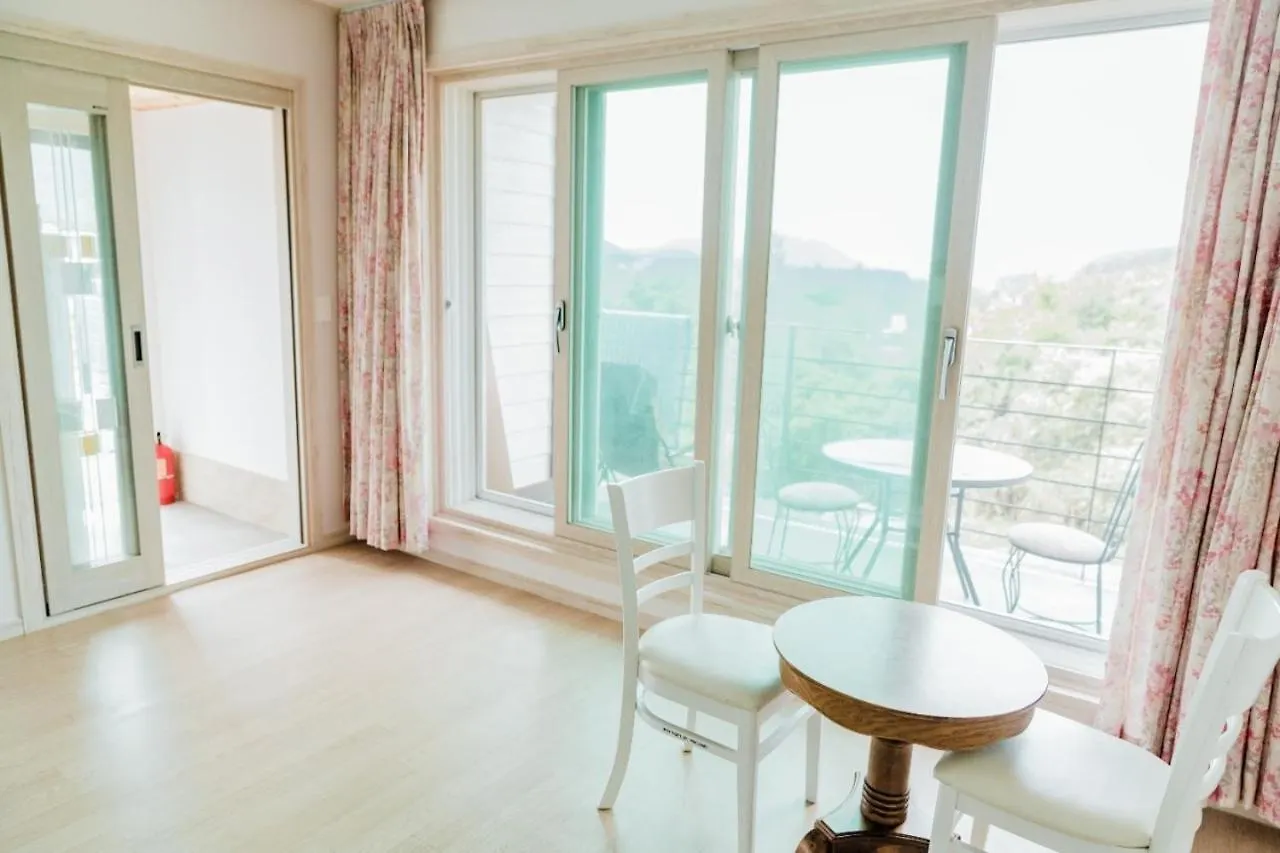 Incheon Dukjukdo Shimpyo Pension 인천 덕적도쉼표펜션 Holiday home