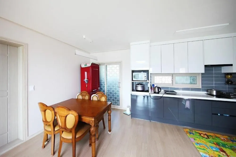 Holiday home Incheon Dukjukdo Shimpyo Pension 인천 덕적도쉼표펜션 South Korea