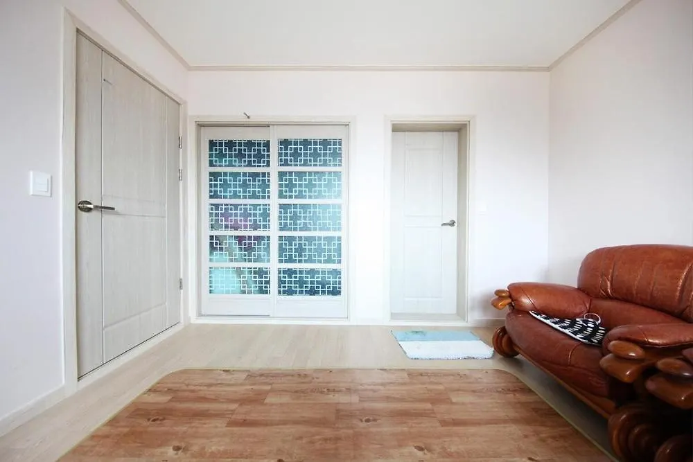 Incheon Dukjukdo Shimpyo Pension 인천 덕적도쉼표펜션 Holiday home