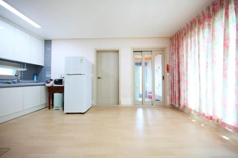 Incheon Dukjukdo Shimpyo Pension 인천 덕적도쉼표펜션 0*,