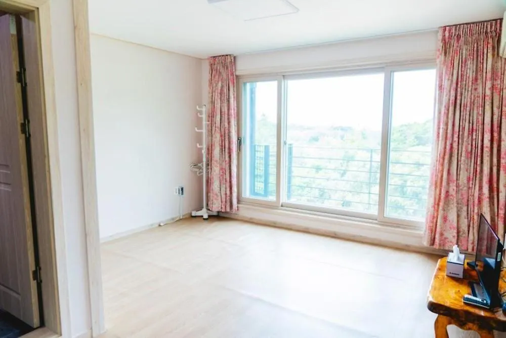 Holiday home Incheon Dukjukdo Shimpyo Pension 인천 덕적도쉼표펜션