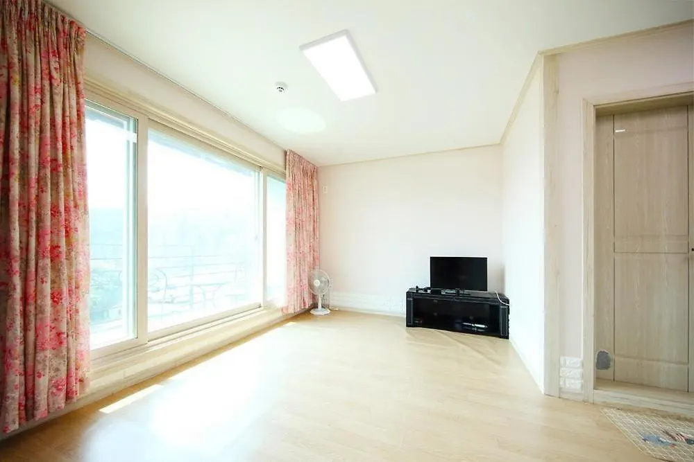 Incheon Dukjukdo Shimpyo Pension 인천 덕적도쉼표펜션 South Korea