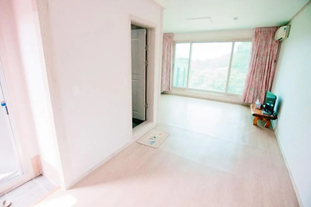 Incheon Dukjukdo Shimpyo Pension 인천 덕적도쉼표펜션 0*,  대한민국